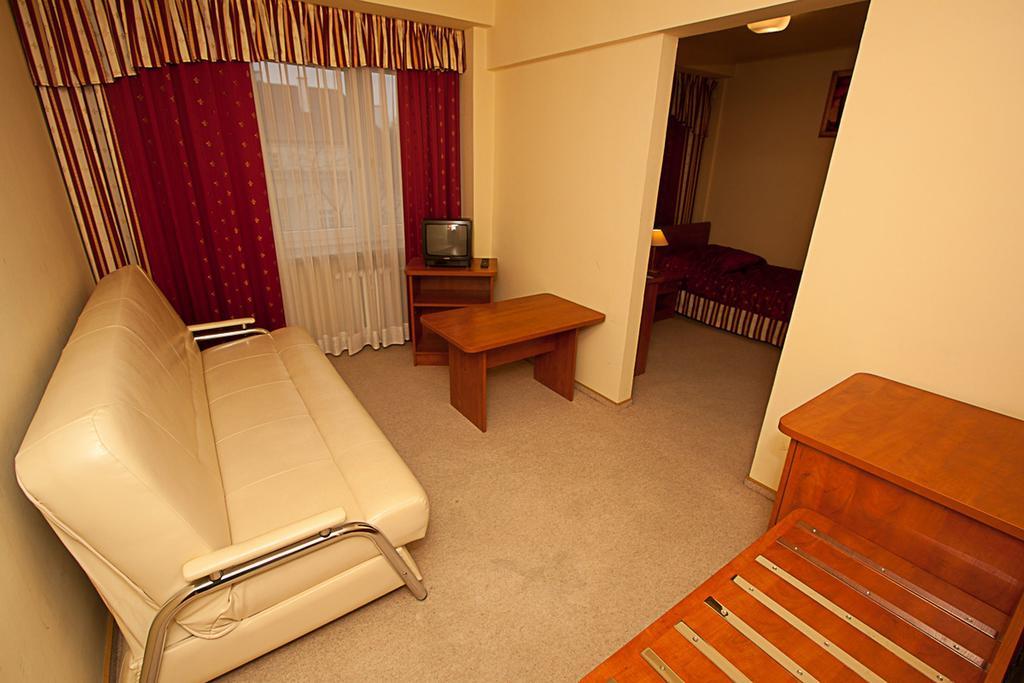 Hotel Accademia Ostrowiec Świętokrzyski Zimmer foto