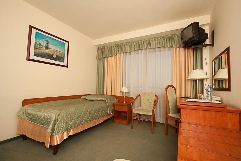 Hotel Accademia Ostrowiec Świętokrzyski Zimmer foto