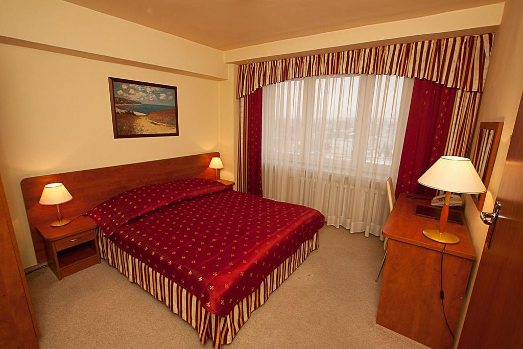 Hotel Accademia Ostrowiec Świętokrzyski Zimmer foto
