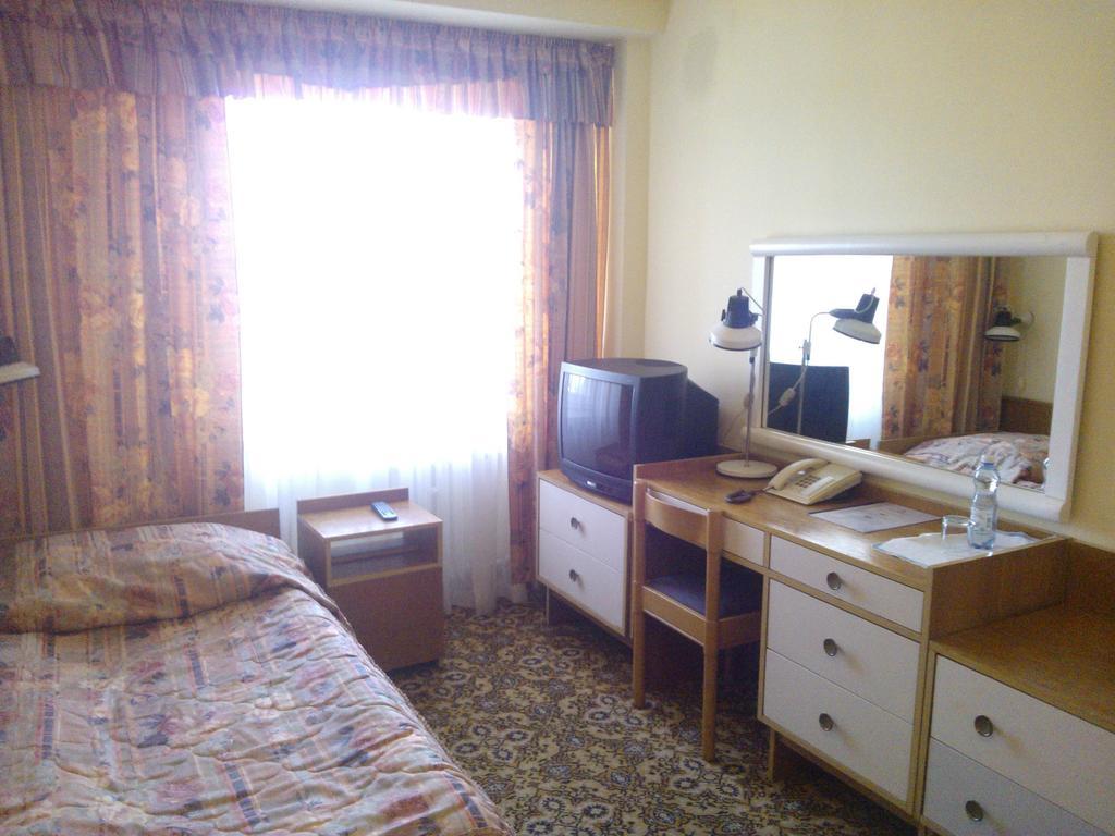 Hotel Accademia Ostrowiec Świętokrzyski Zimmer foto