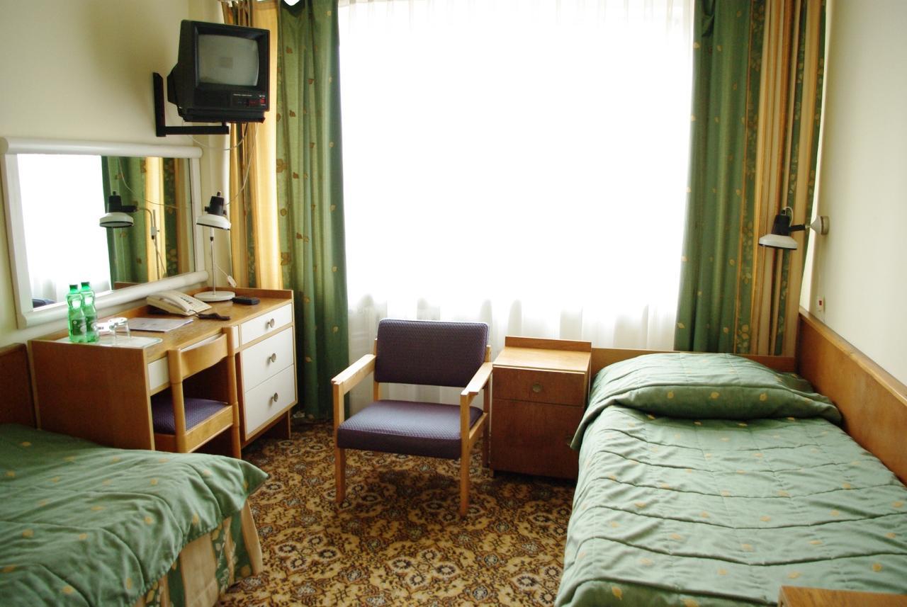 Hotel Accademia Ostrowiec Świętokrzyski Exterior foto